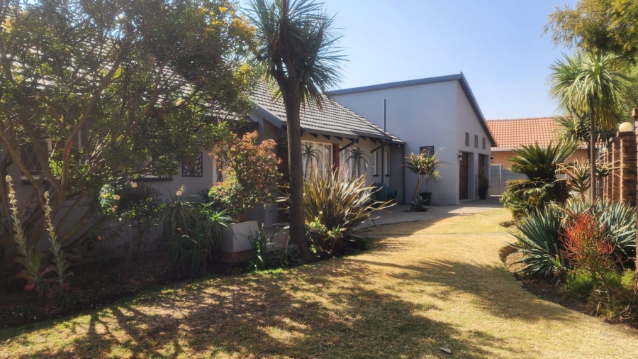 To Let 4 Bedroom Property for Rent in Parkrand Gauteng