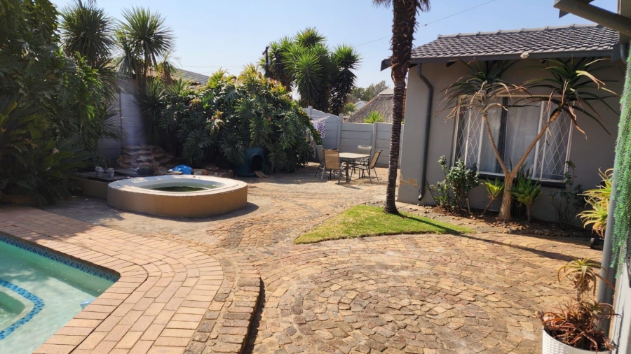 To Let 4 Bedroom Property for Rent in Parkrand Gauteng