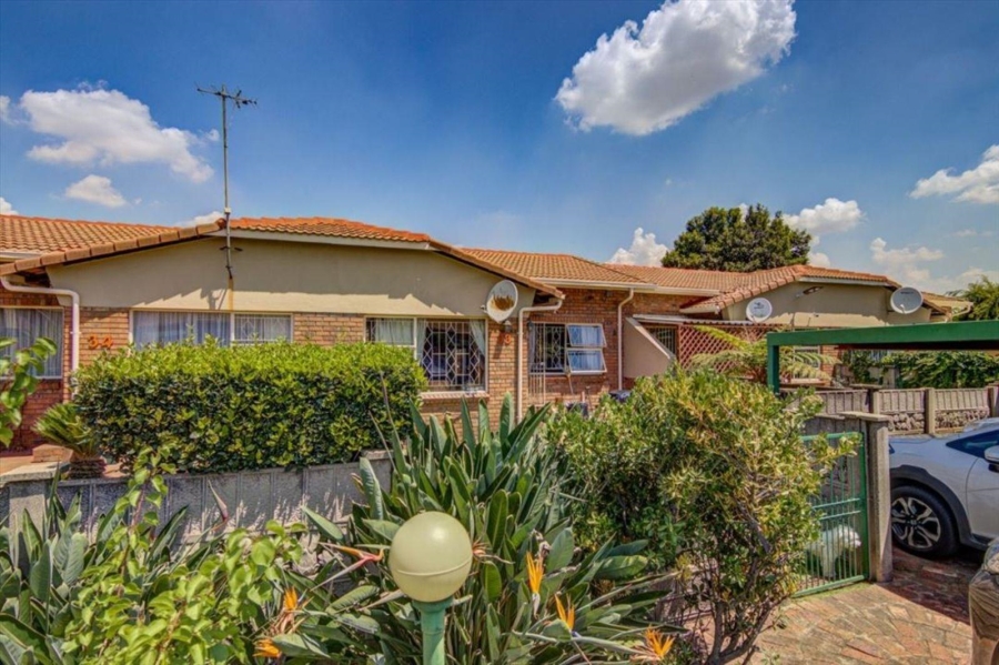 2 Bedroom Property for Sale in Beyers Park Gauteng