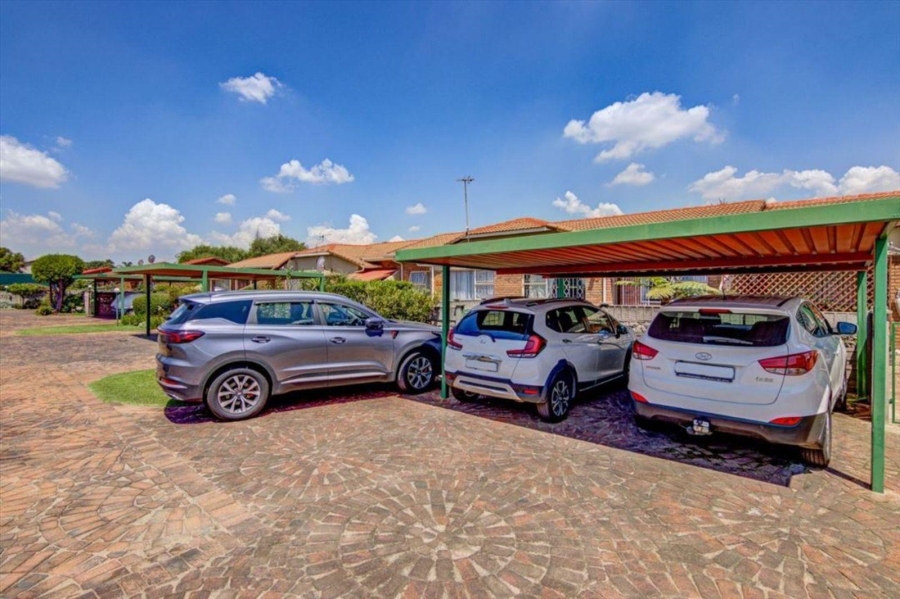 2 Bedroom Property for Sale in Beyers Park Gauteng