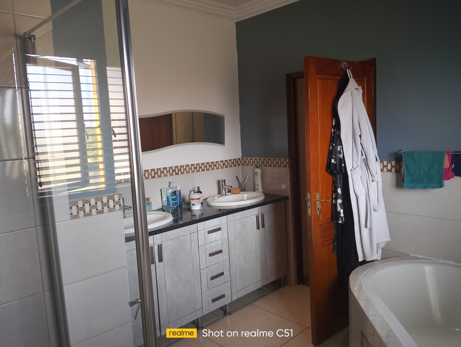 4 Bedroom Property for Sale in Helderwyk Gauteng