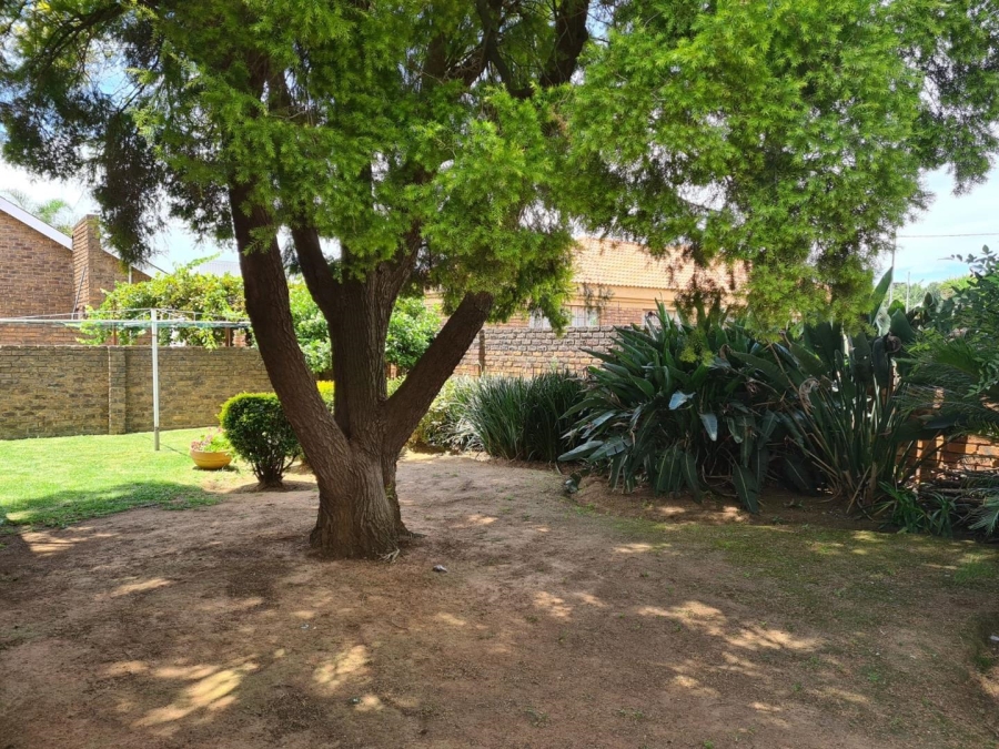 3 Bedroom Property for Sale in Dunnottar Gauteng