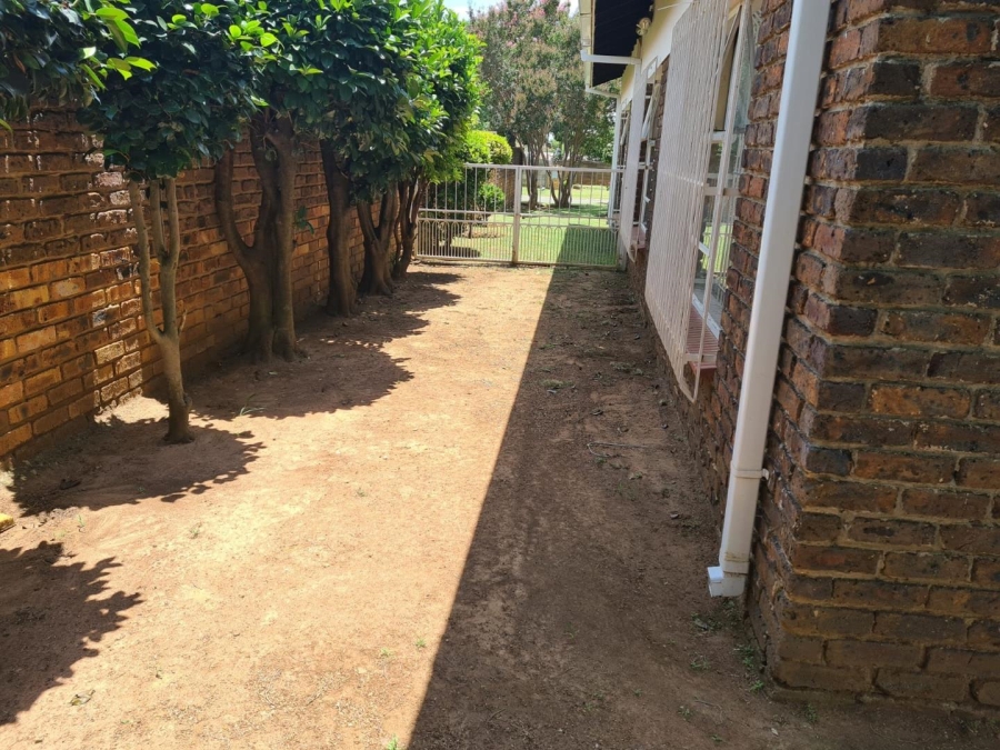 3 Bedroom Property for Sale in Dunnottar Gauteng