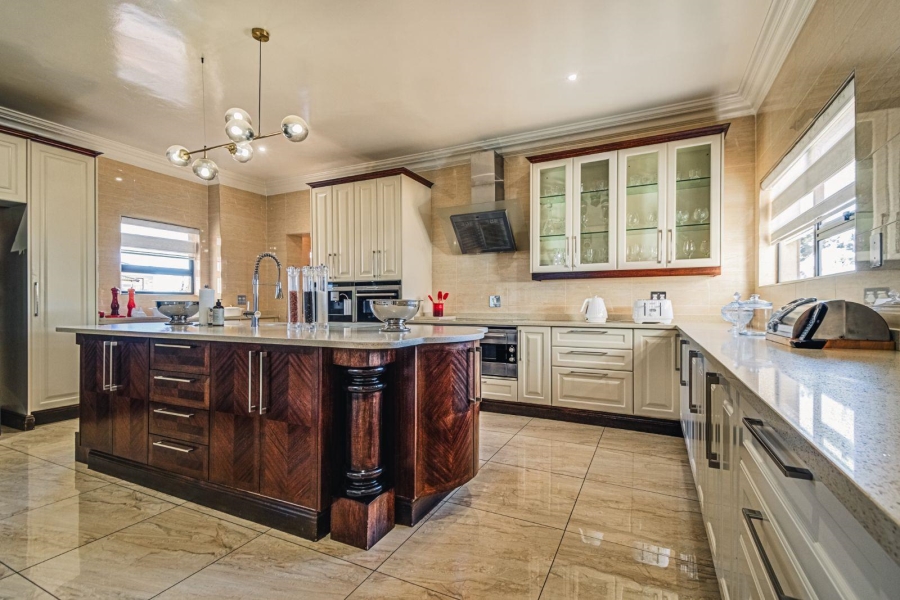 7 Bedroom Property for Sale in Helderwyk Gauteng