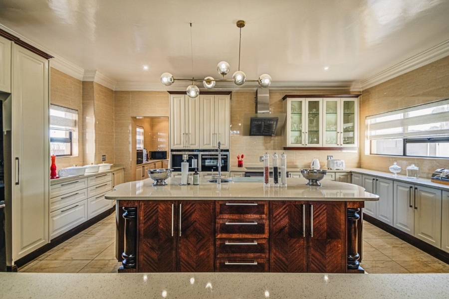 7 Bedroom Property for Sale in Helderwyk Gauteng