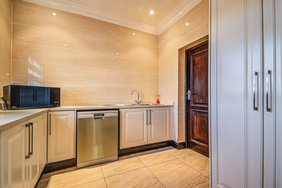 7 Bedroom Property for Sale in Helderwyk Gauteng