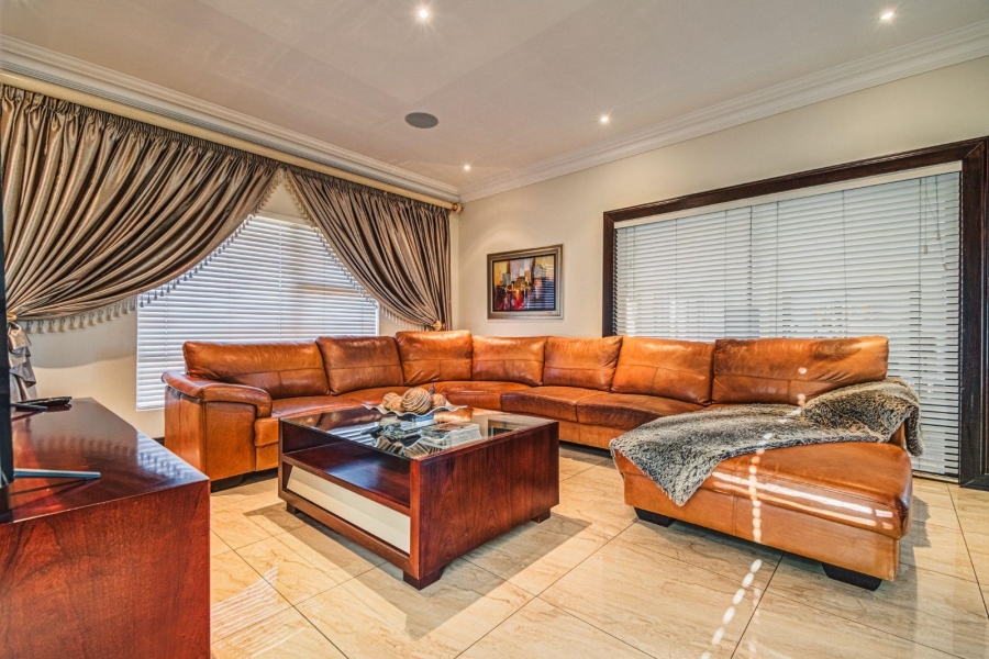 7 Bedroom Property for Sale in Helderwyk Gauteng