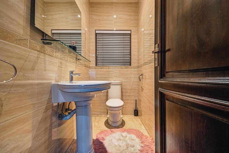 7 Bedroom Property for Sale in Helderwyk Gauteng