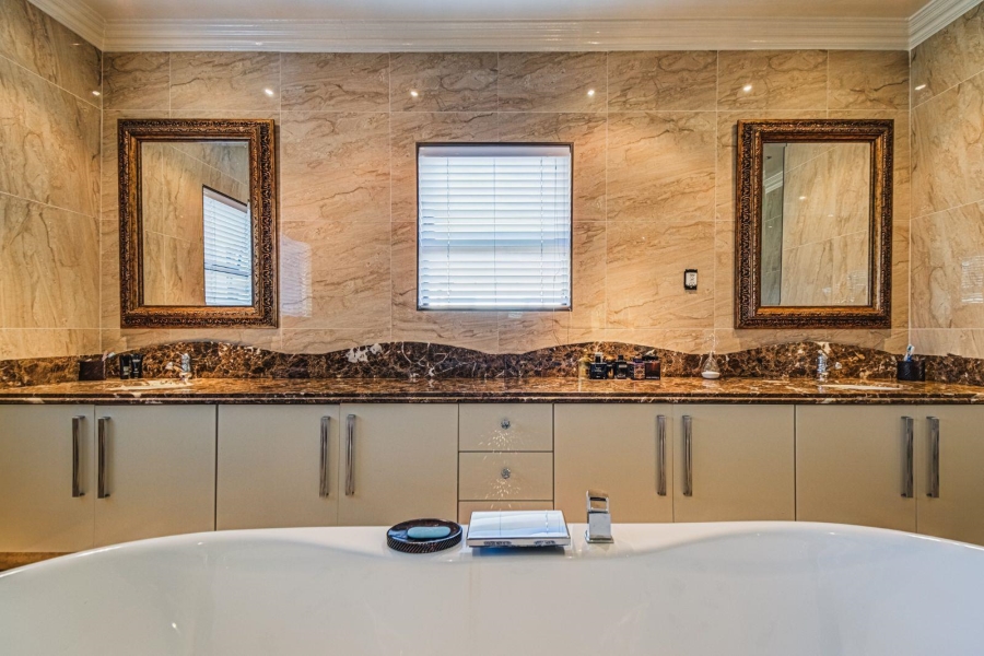 7 Bedroom Property for Sale in Helderwyk Gauteng