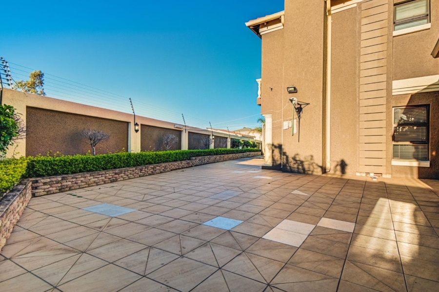 7 Bedroom Property for Sale in Helderwyk Gauteng