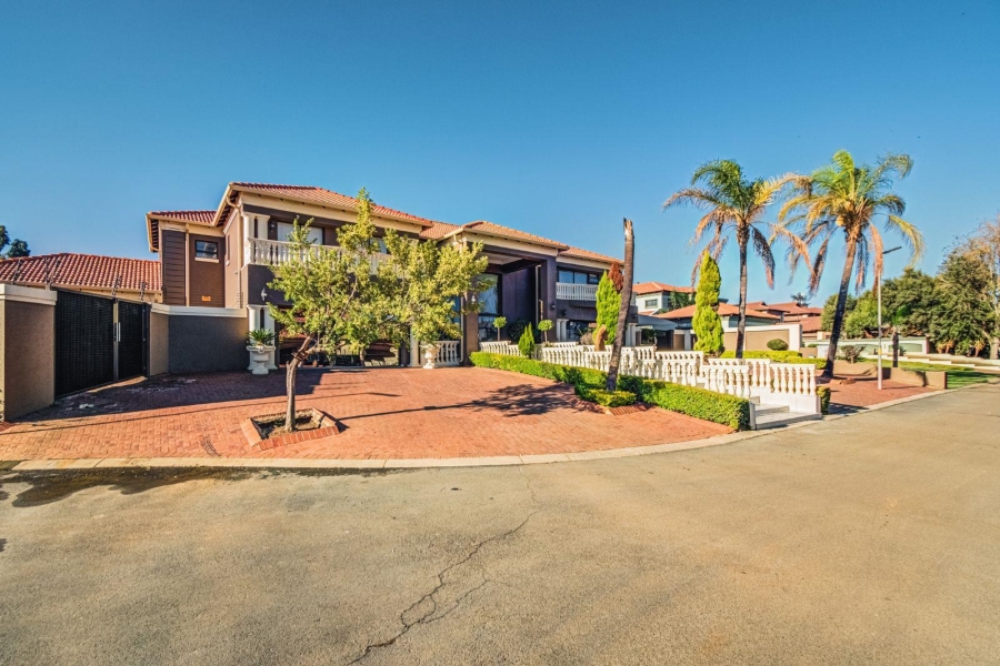 7 Bedroom Property for Sale in Helderwyk Gauteng