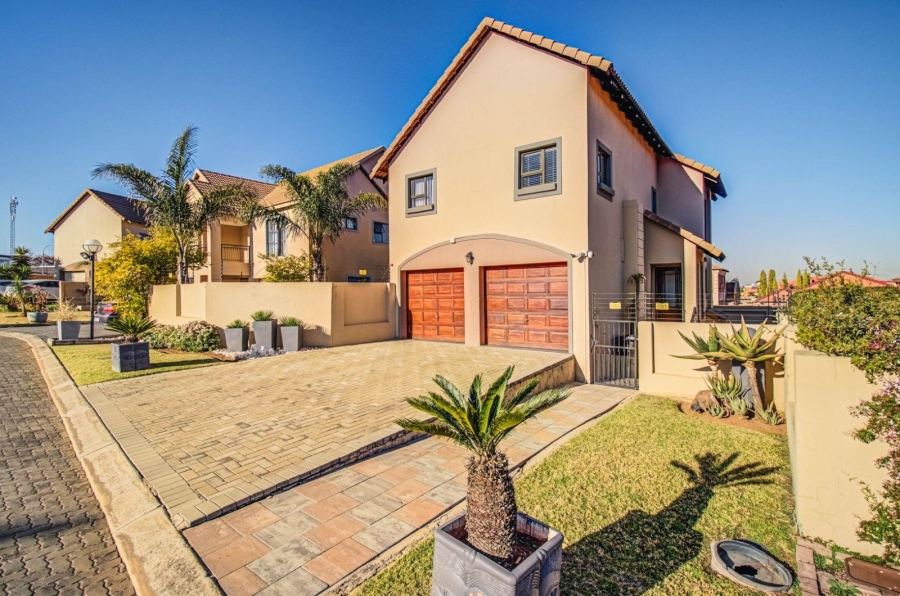 2 Bedroom Property for Sale in Glen Marais Gauteng
