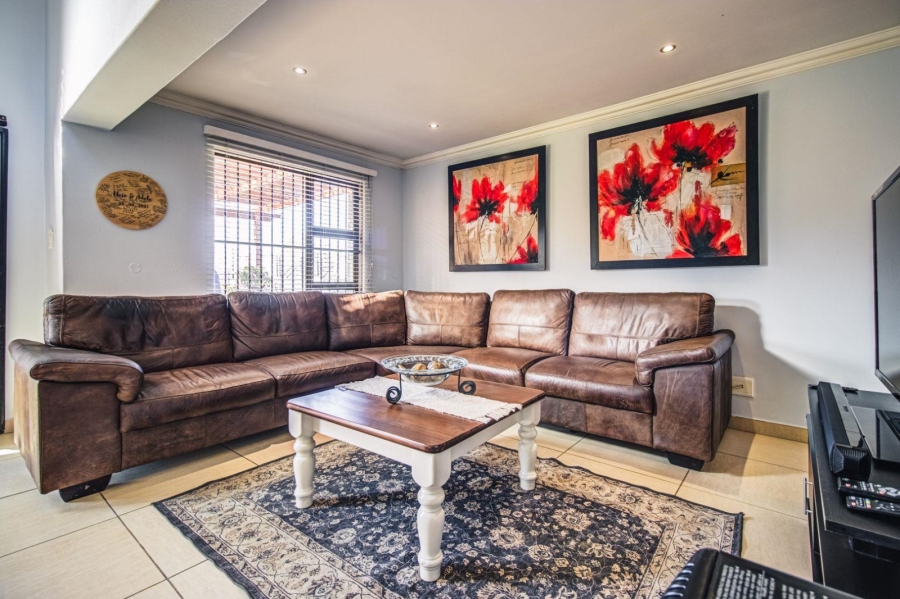2 Bedroom Property for Sale in Glen Marais Gauteng