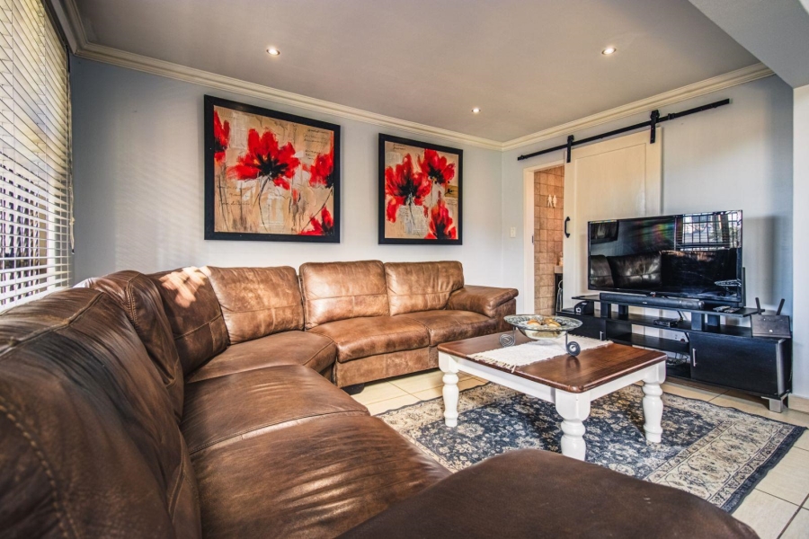 2 Bedroom Property for Sale in Glen Marais Gauteng