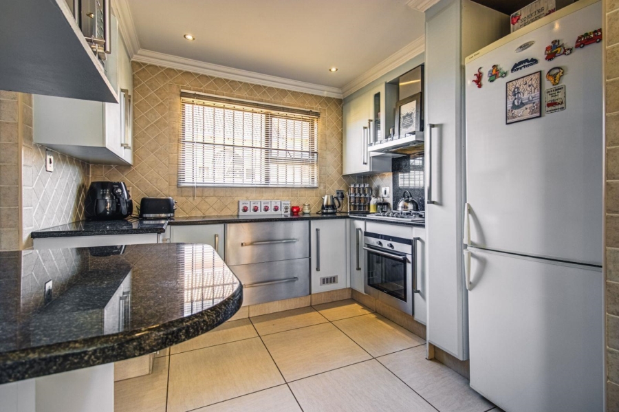 2 Bedroom Property for Sale in Glen Marais Gauteng