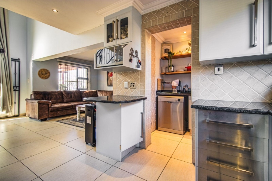 2 Bedroom Property for Sale in Glen Marais Gauteng