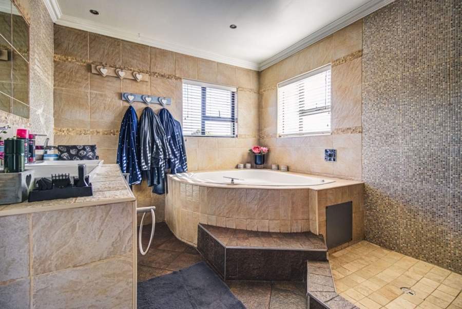 2 Bedroom Property for Sale in Glen Marais Gauteng