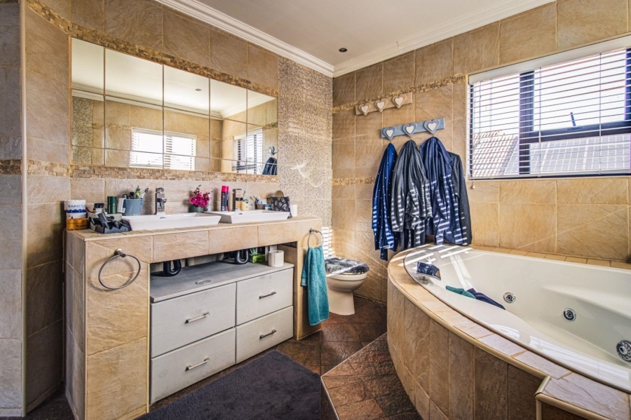 2 Bedroom Property for Sale in Glen Marais Gauteng