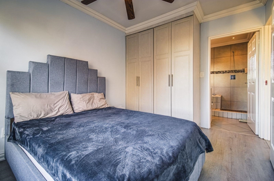 2 Bedroom Property for Sale in Glen Marais Gauteng