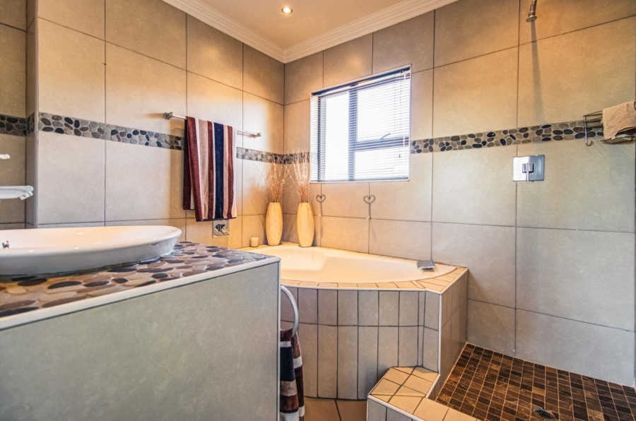 2 Bedroom Property for Sale in Glen Marais Gauteng