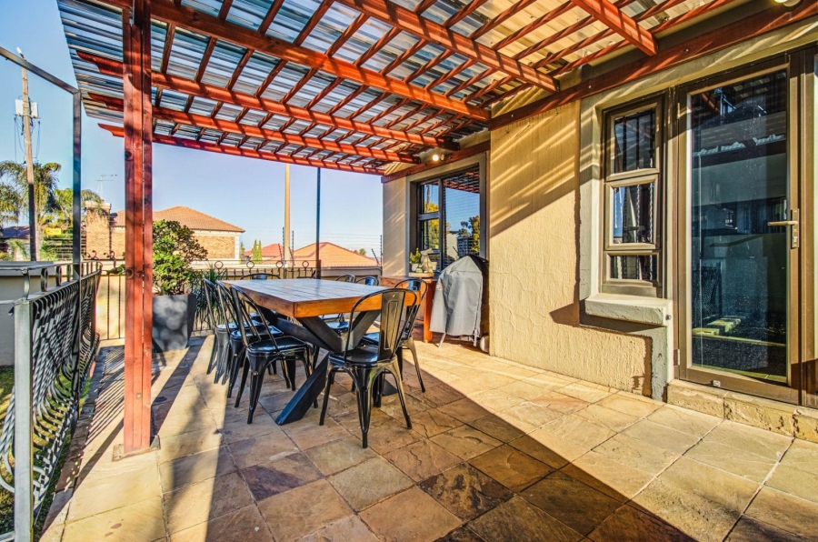 2 Bedroom Property for Sale in Glen Marais Gauteng