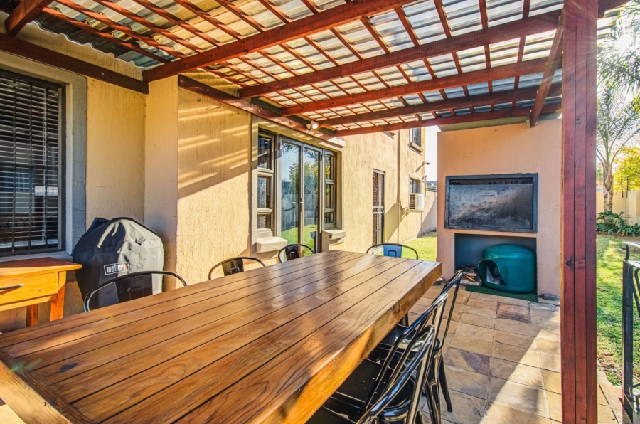 2 Bedroom Property for Sale in Glen Marais Gauteng