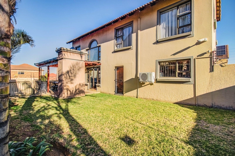 2 Bedroom Property for Sale in Glen Marais Gauteng