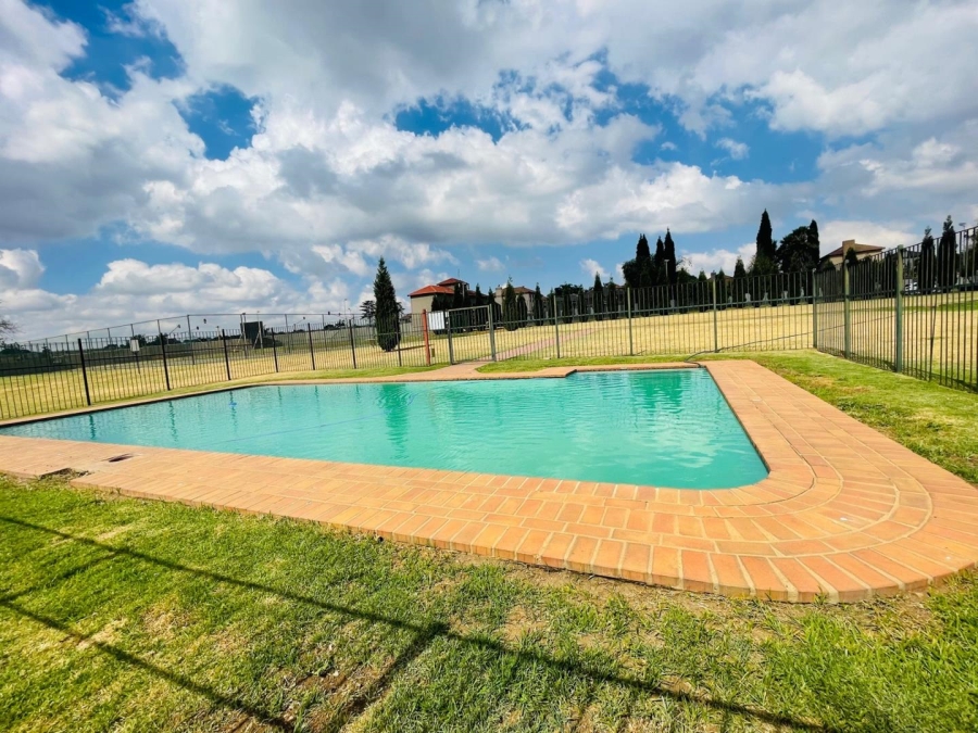 2 Bedroom Property for Sale in Parkrand Gauteng