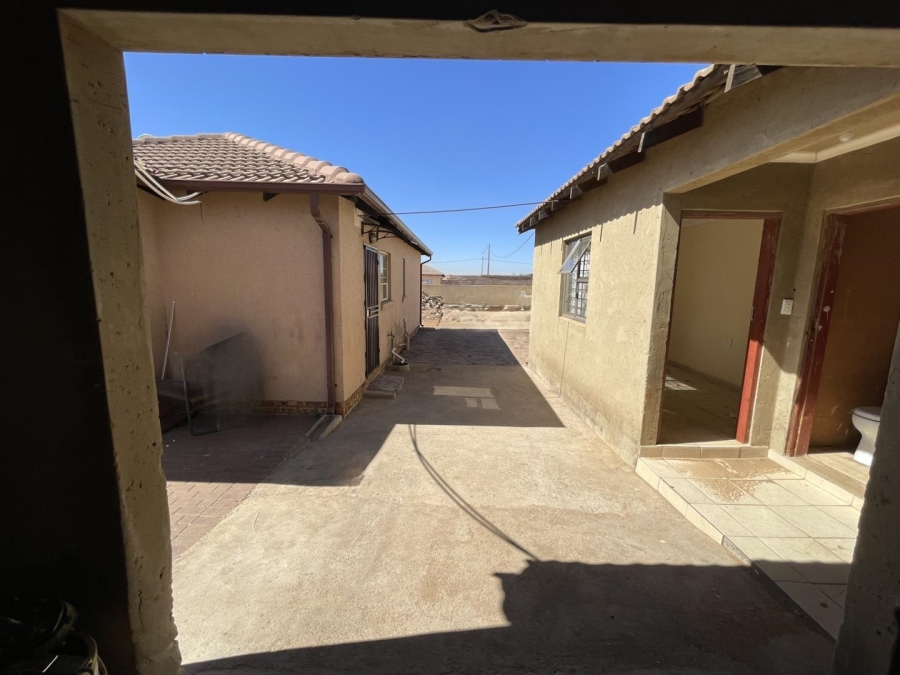 3 Bedroom Property for Sale in Azaadville Gardens Gauteng