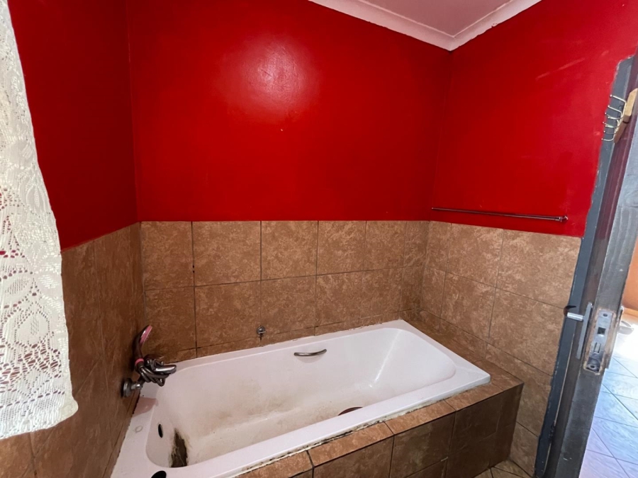 3 Bedroom Property for Sale in Azaadville Gardens Gauteng