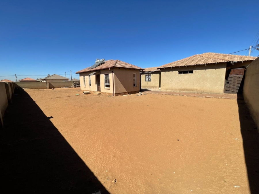 3 Bedroom Property for Sale in Azaadville Gardens Gauteng