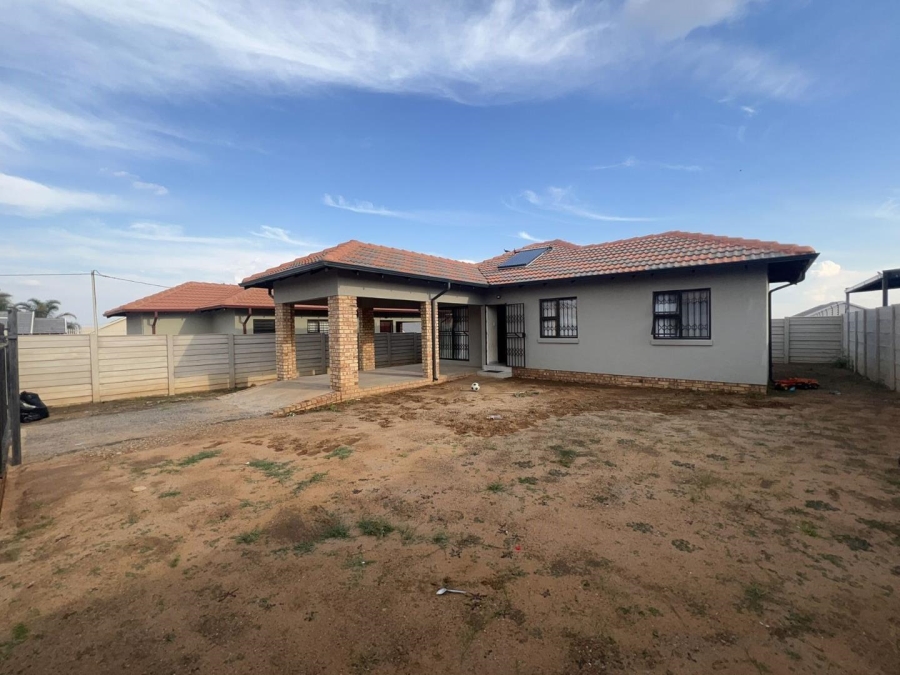 3 Bedroom Property for Sale in Azaadville Gardens Gauteng
