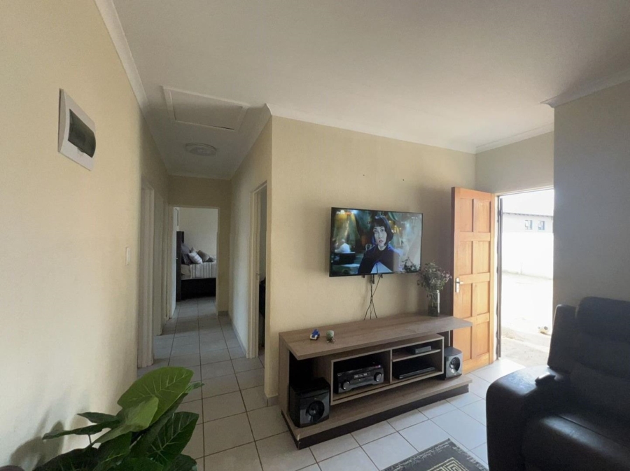 3 Bedroom Property for Sale in Azaadville Gardens Gauteng