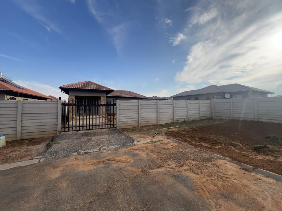 3 Bedroom Property for Sale in Azaadville Gardens Gauteng