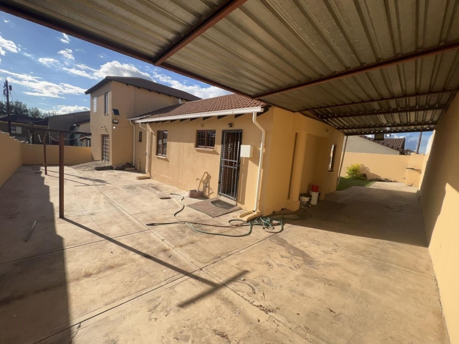 4 Bedroom Property for Sale in Ormonde Gauteng