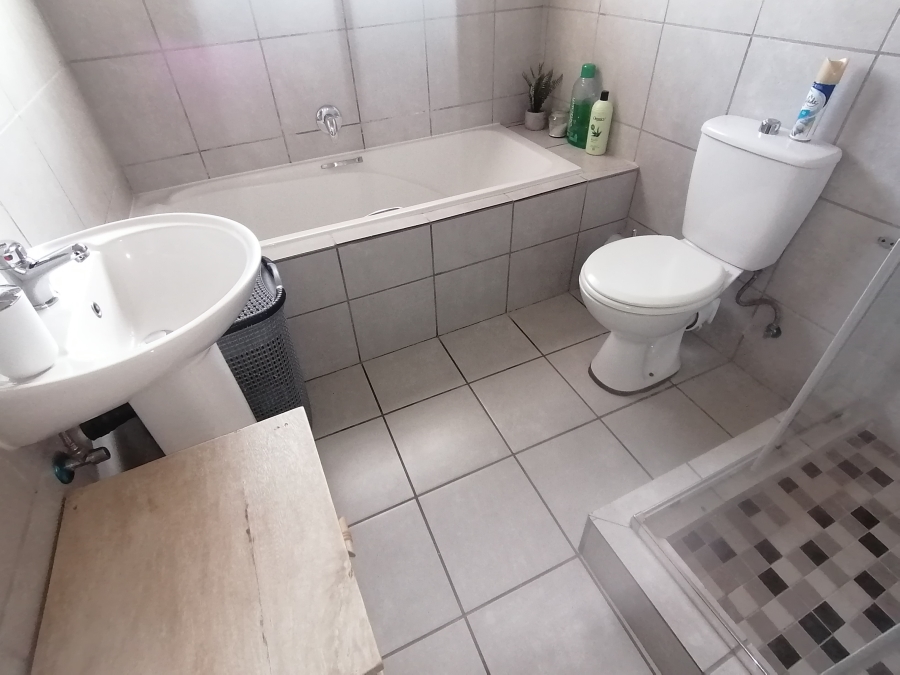 3 Bedroom Property for Sale in Azaadville Gardens Gauteng