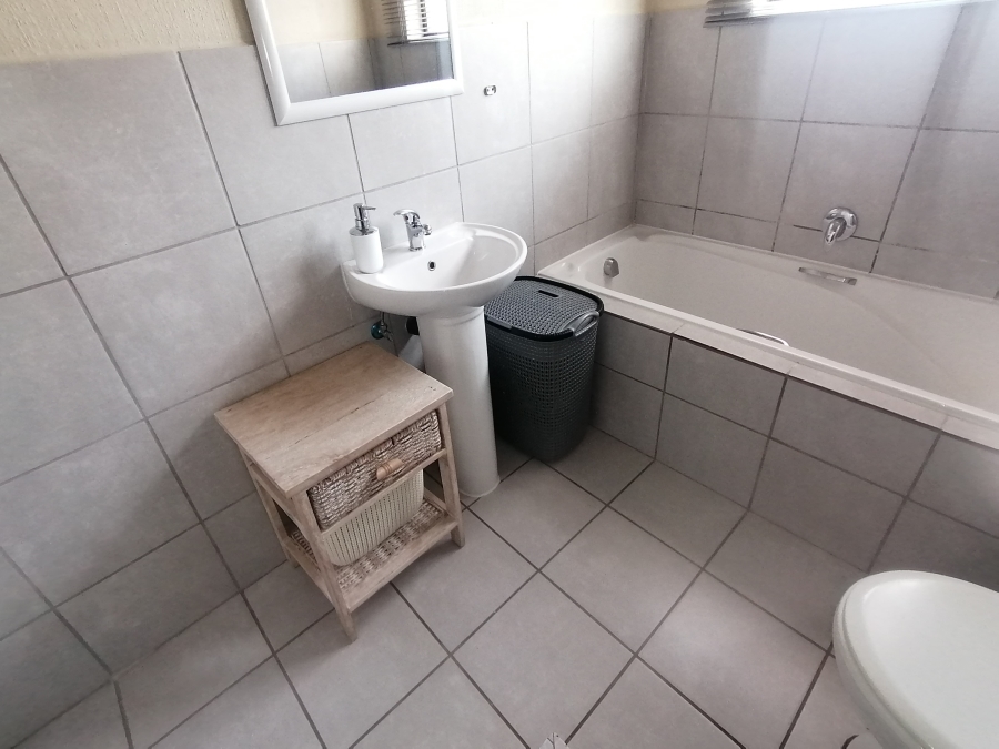 3 Bedroom Property for Sale in Azaadville Gardens Gauteng