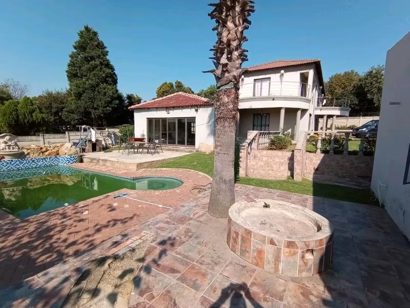 5 Bedroom Property for Sale in Bloubosrand Gauteng