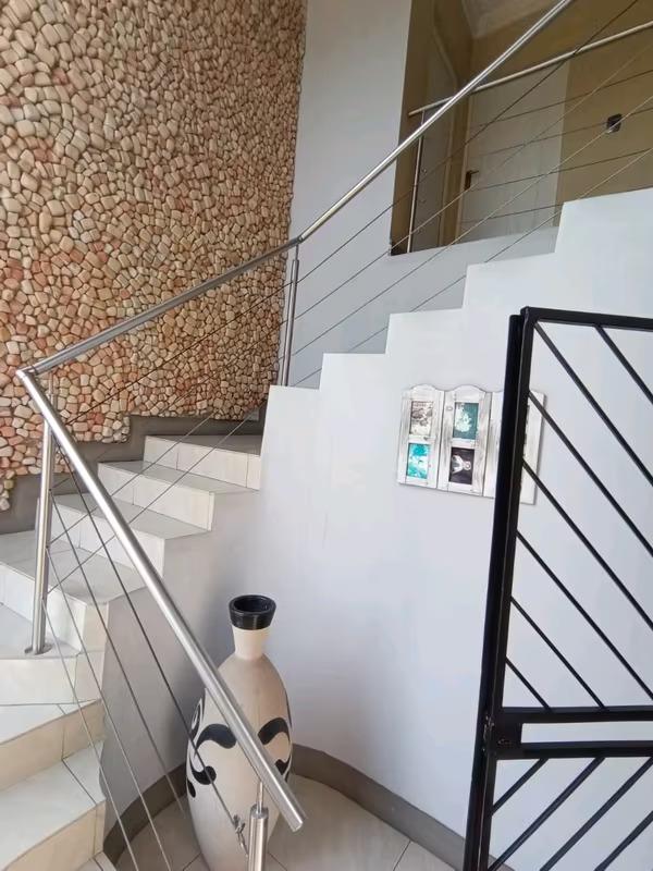 5 Bedroom Property for Sale in Bloubosrand Gauteng