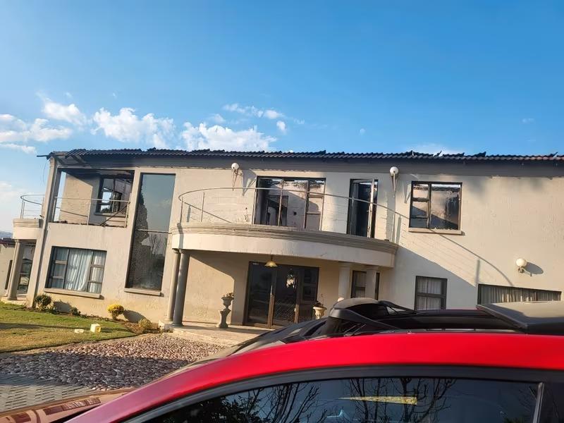 5 Bedroom Property for Sale in Bloubosrand Gauteng