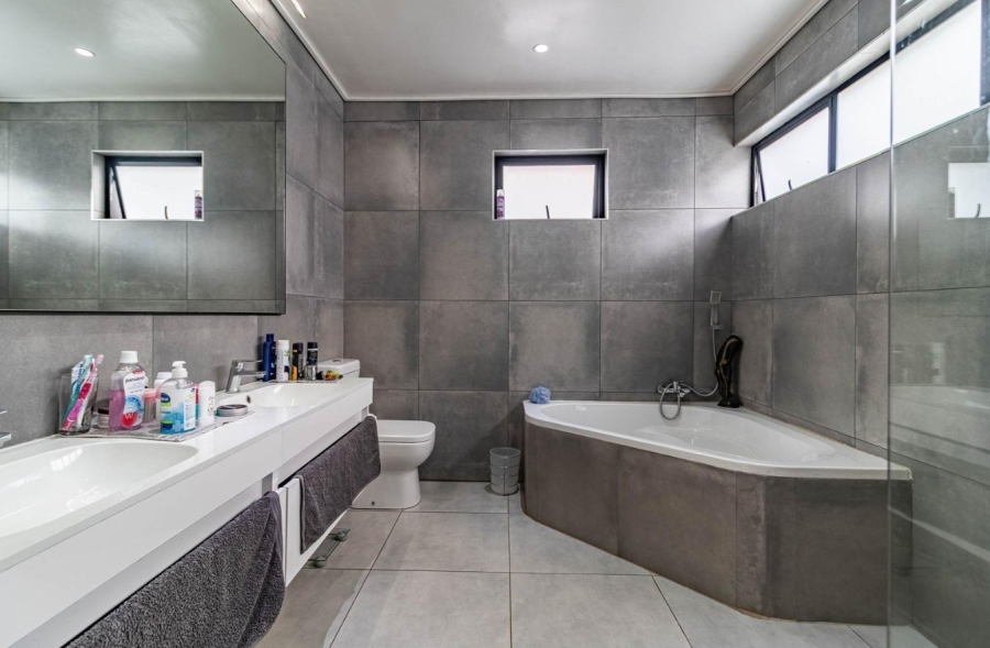 3 Bedroom Property for Sale in Bedfordview Gauteng