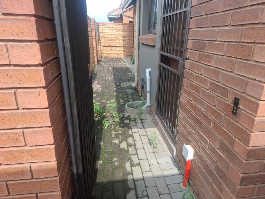 2 Bedroom Property for Sale in Pomona Gauteng