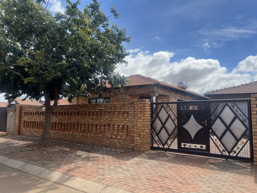 3 Bedroom Property for Sale in Protea Glen Gauteng