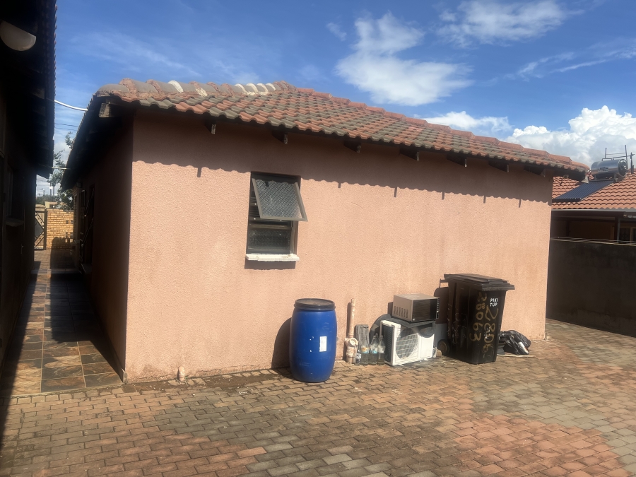 3 Bedroom Property for Sale in Protea Glen Gauteng