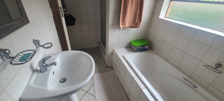 1 Bedroom Property for Sale in Edenvale Central Gauteng