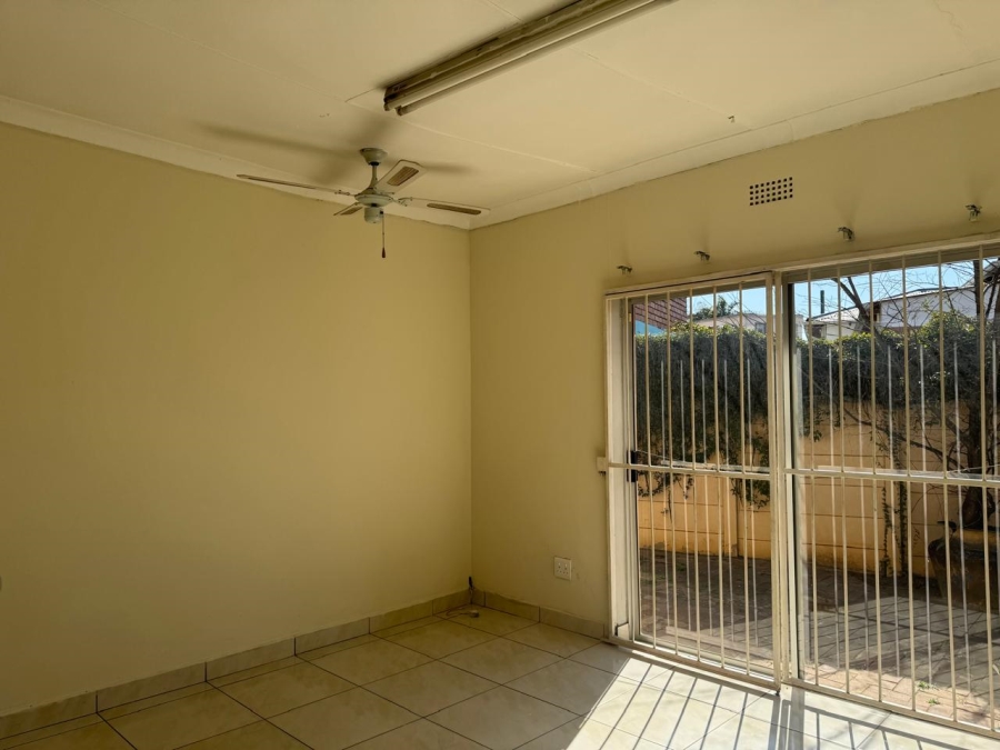 To Let commercial Property for Rent in New Redruth Gauteng