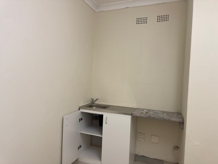 To Let commercial Property for Rent in New Redruth Gauteng