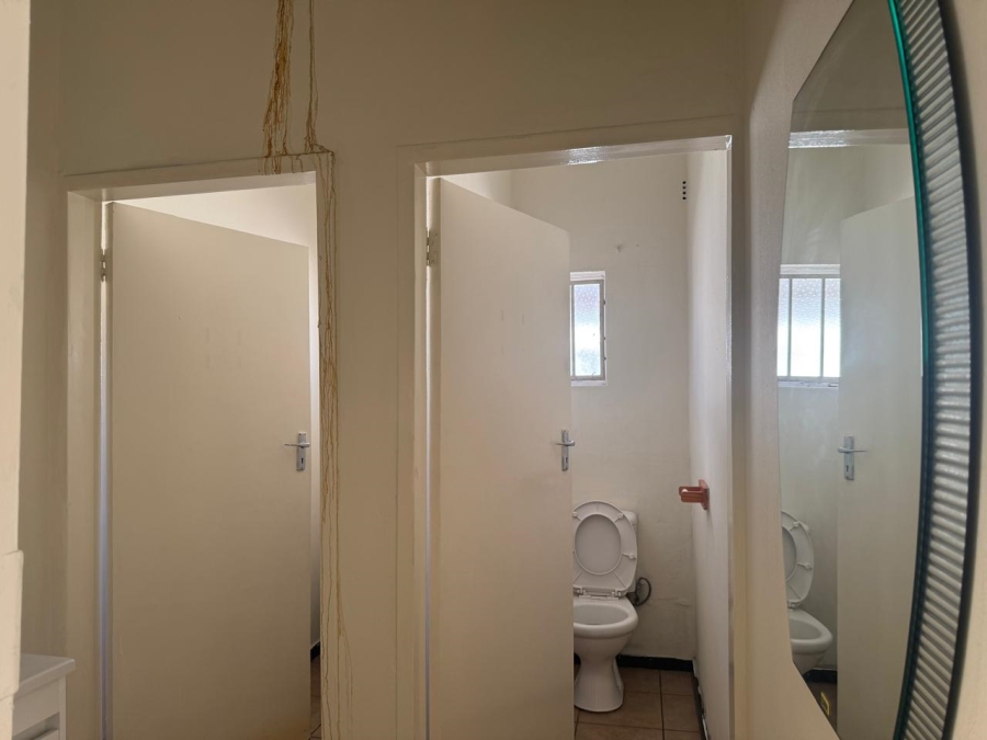 To Let commercial Property for Rent in New Redruth Gauteng