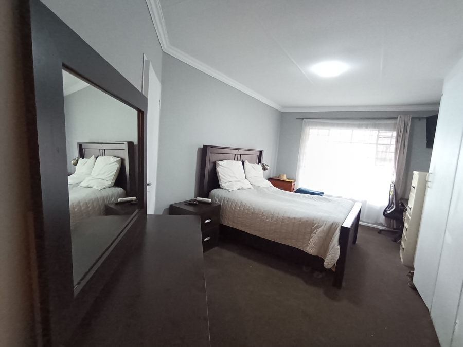 3 Bedroom Property for Sale in Die Hoewes Gauteng