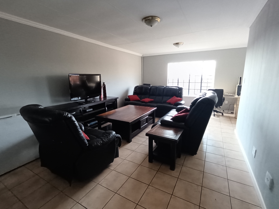 3 Bedroom Property for Sale in Die Hoewes Gauteng